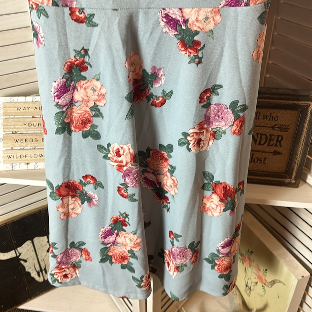 Gilli Blue Floral Sleeveless Dress - Picture 3 of 8